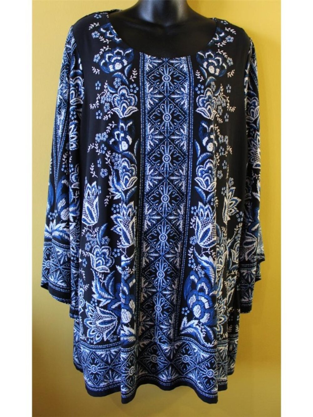 Roz & Ali Woman 2x Blue White Black Textured Tunic Top Flared Split Slvs